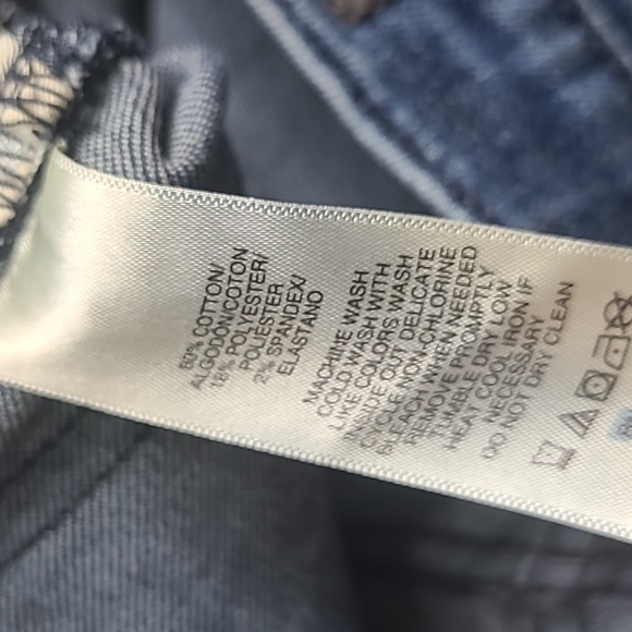 DKNY Medium Wash Jeans Classic Style - Picture 8 of 8